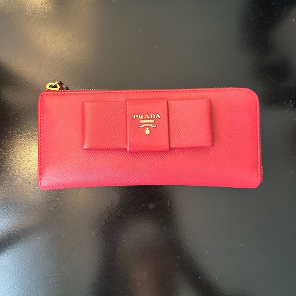 Prada watermelon Red Leather Wallet with Bow Detail - Picture 3 of 9
